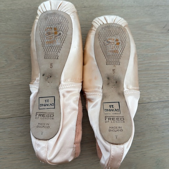 Freed Pointe Shoes size 5 one X DVwing 2.5 - Picture 1 of 4
